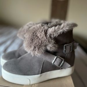 J/Slides NYC Boots women’s size 8, light wear, warm, trendy, unique style